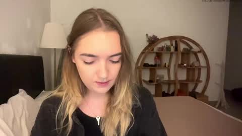 Snapshot of roxysweetdream chatting on May 2026 03:08:02 PM Roxy online show from May 2026 03:08:02 PM