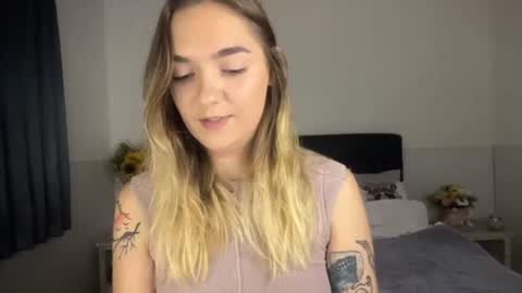 Snapshot of roxysweetdream chatting on July 2026 03:03:02 PM Roxy online show from July 2026 03:03:02 PM