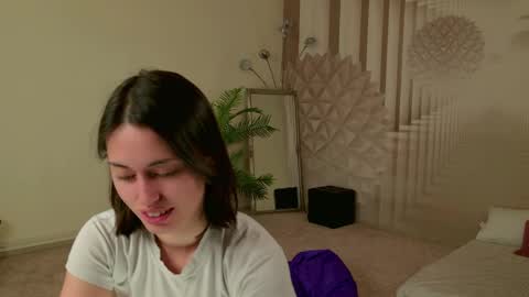 Luuna online show from May 2026 08:37:01 PM