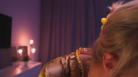 Mila online show from September 2025 03:14:01 PM