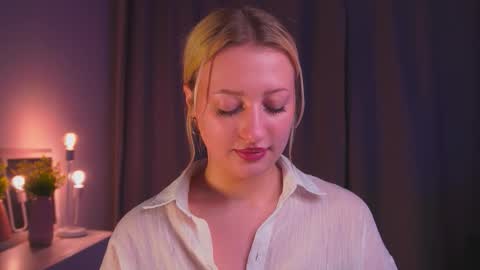 Mila online show from September 2025 03:14:01 PM