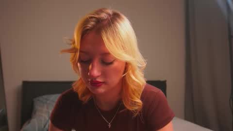 Mila online show from October 2025 03:45:01 PM