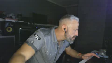 Chico que rico Caliente online show from January 2025 10:06:01 PM