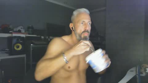 Chico que rico Caliente online show from January 2025 02:50:02 AM