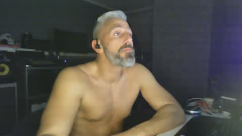 Chico que rico Caliente online show from January 2025 05:07:02 AM