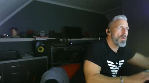 Chico que rico Caliente online show from February 2025 12:30:01 AM