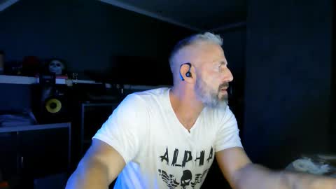 Chico que rico Caliente online show from September 2025 12:21:02 AM