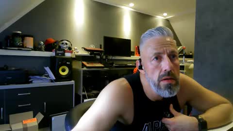 Chico que rico Caliente online show from September 2025 10:59:01 AM