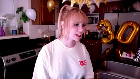 Snapshot of runesy chatting on May 2026 03:01:02 AM Lady online show from May 2026 03:01:02 AM