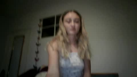Snapshot of running_girl_izzy chatting on July 2026 09:13:01 PM Izzy online show from July 2026 09:13:01 PM