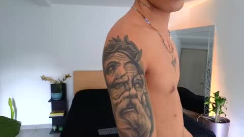  R U S S E L L  online show from September 2025 09:17:02 PM