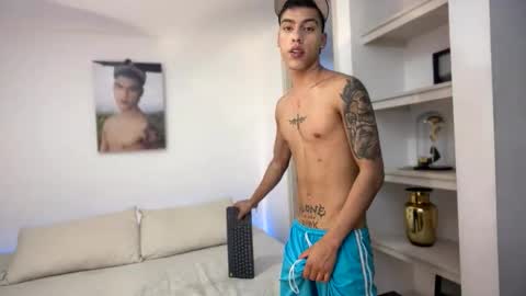  R U S S E L L  online show from November 2025 11:26:01 PM