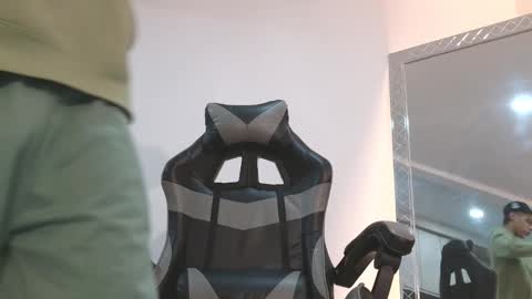  R U S S E L L  online show from January 2026 09:47:02 AM