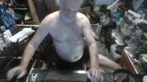 Russtenail21 online show from October 2025 09:05:02 PM