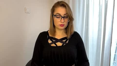 Nika online show from October 2025 01:19:01 PM