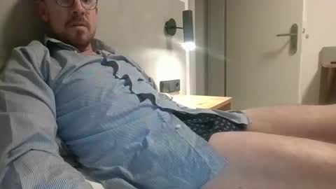 Snapshot of s_i_q chatting on November 2025 04:18:02 PM s_i_q online show from November 2025 04:18:02 PM