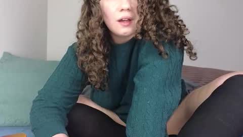 Snapshot of s_leanne_ chatting on February 2026 05:12:02 AM Leanne online show from February 2026 05:12:02 AM