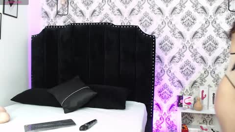 Saara Brown online show from February 2025 12:48:02 PM