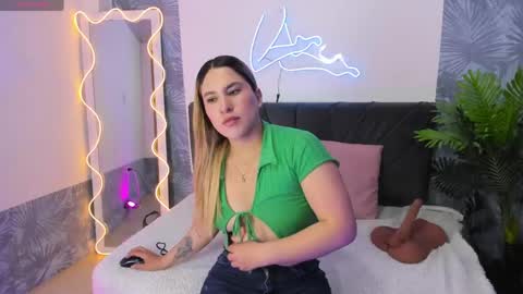 saaya_tay online show from April 2026 08:31:01 PM