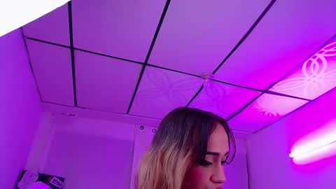 sabrina fox online show from September 2025 05:07:02 AM