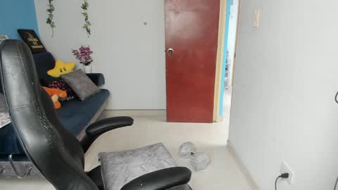 Angie  online show from February 2025 04:57:02 PM