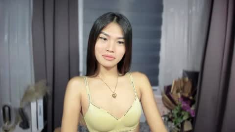 Nadine online show from November 2025 03:23:01 PM