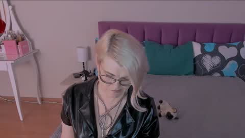 Sabrina MacMarren online show from January 2025 11:43:02 AM