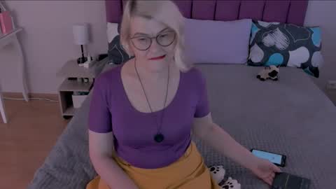 Sabrina MacMarren online show from February 2025 01:10:02 PM