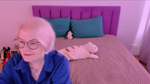 Sabrina MacMarren online show from September 2025 10:03:02 AM