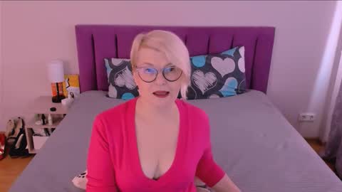 Sabrina MacMarren online show from October 2025 12:15:02 PM