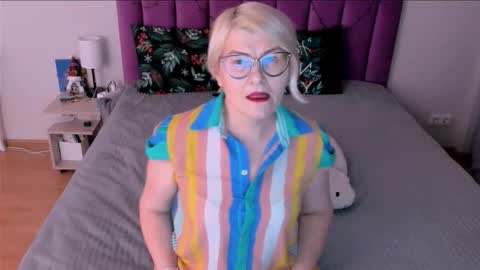 Snapshot of sabrinamacmarren chatting on January 2026 02:22:02 PM Sabrina MacMarren online show from January 2026 02:22:02 PM