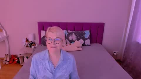 Snapshot of sabrinamacmarren chatting on February 2026 01:20:02 PM Sabrina MacMarren online show from February 2026 01:20:02 PM