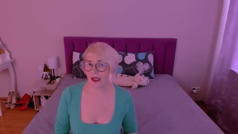 Snapshot of sabrinamacmarren chatting on February 2026 09:30:01 AM Sabrina MacMarren online show from February 2026 09:30:01 AM