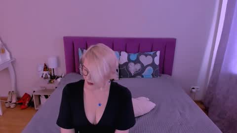 Snapshot of sabrinamacmarren chatting on February 2026 07:57:02 AM Sabrina MacMarren online show from February 2026 07:57:02 AM