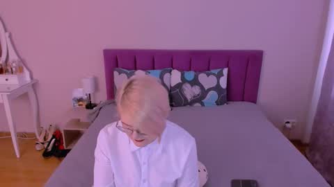 Snapshot of sabrinamacmarren chatting on February 2026 08:29:02 AM Sabrina MacMarren online show from February 2026 08:29:02 AM