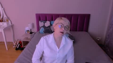 Snapshot of sabrinamacmarren chatting on February 2026 08:34:02 PM Sabrina MacMarren online show from February 2026 08:34:02 PM