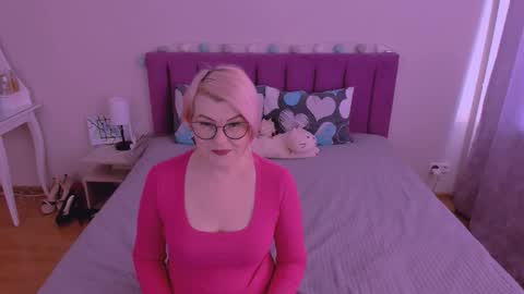 Snapshot of sabrinamacmarren chatting on February 2026 09:19:02 AM Sabrina MacMarren online show from February 2026 09:19:02 AM