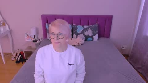 Snapshot of sabrinamacmarren chatting on February 2026 06:43:02 AM Sabrina MacMarren online show from February 2026 06:43:02 AM