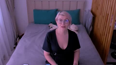 Snapshot of sabrinamacmarren chatting on March 2026 09:38:02 AM Sabrina MacMarren online show from March 2026 09:38:02 AM