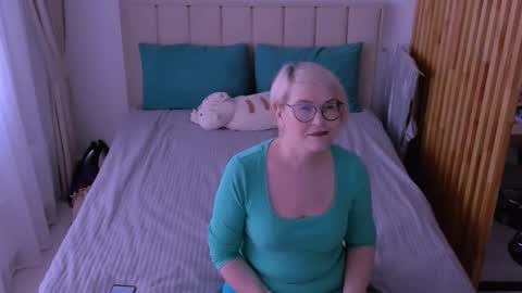 Sabrina MacMarren online show from March 2026 08:18:01 AM