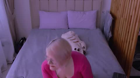 Sabrina MacMarren online show from March 2026 09:01:02 AM