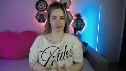 Snapshot of sabrinviolet chatting on June 2026 09:24:02 AM Sabrina Violet online show from June 2026 09:24:02 AM