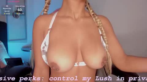 Sophie online show from October 2025 04:57:02 AM