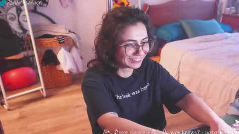 Snapshot of safaeri chatting on February 2025 10:15:02 PM Safa online show from February 2025 10:15:02 PM