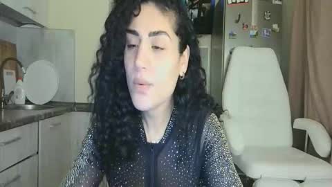 Queen online show from November 2025 01:00:02 PM