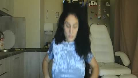 Queen online show from November 2025 03:04:01 PM