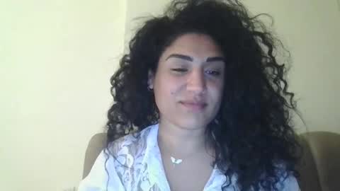 Snapshot of safari_xx chatting on June 2026 03:33:01 PM Queen online show from June 2026 03:33:01 PM