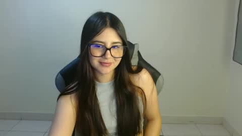 Sahaliefox  online show from October 2025 10:01:01 PM