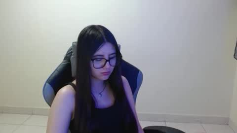 Sahaliefox  online show from November 2025 09:39:01 PM