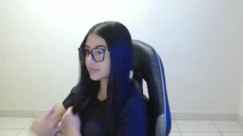 Sahaliefox  online show from April 2026 09:39:33 PM